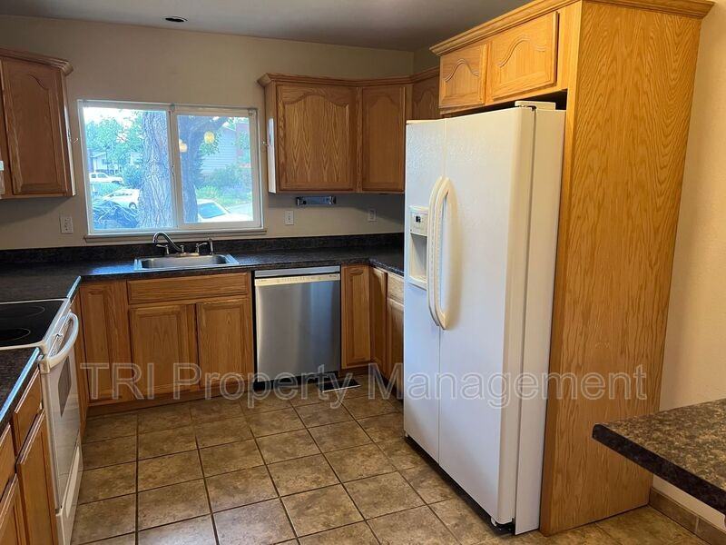 2501 Charolais Dr - Photo 3 of 16