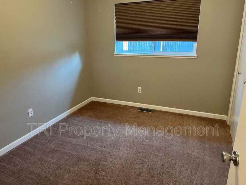 2501 Charolais Dr - Photo 4 of 16