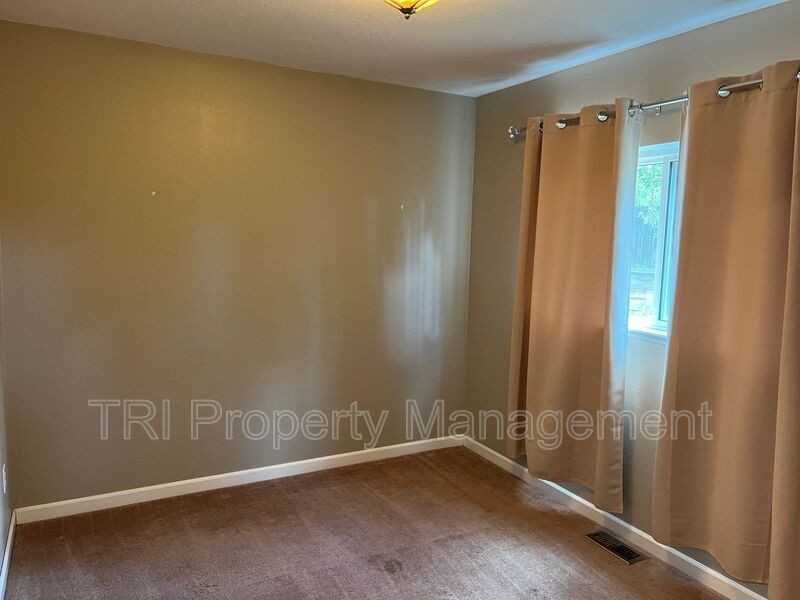 2501 Charolais Dr - Photo 6 of 16