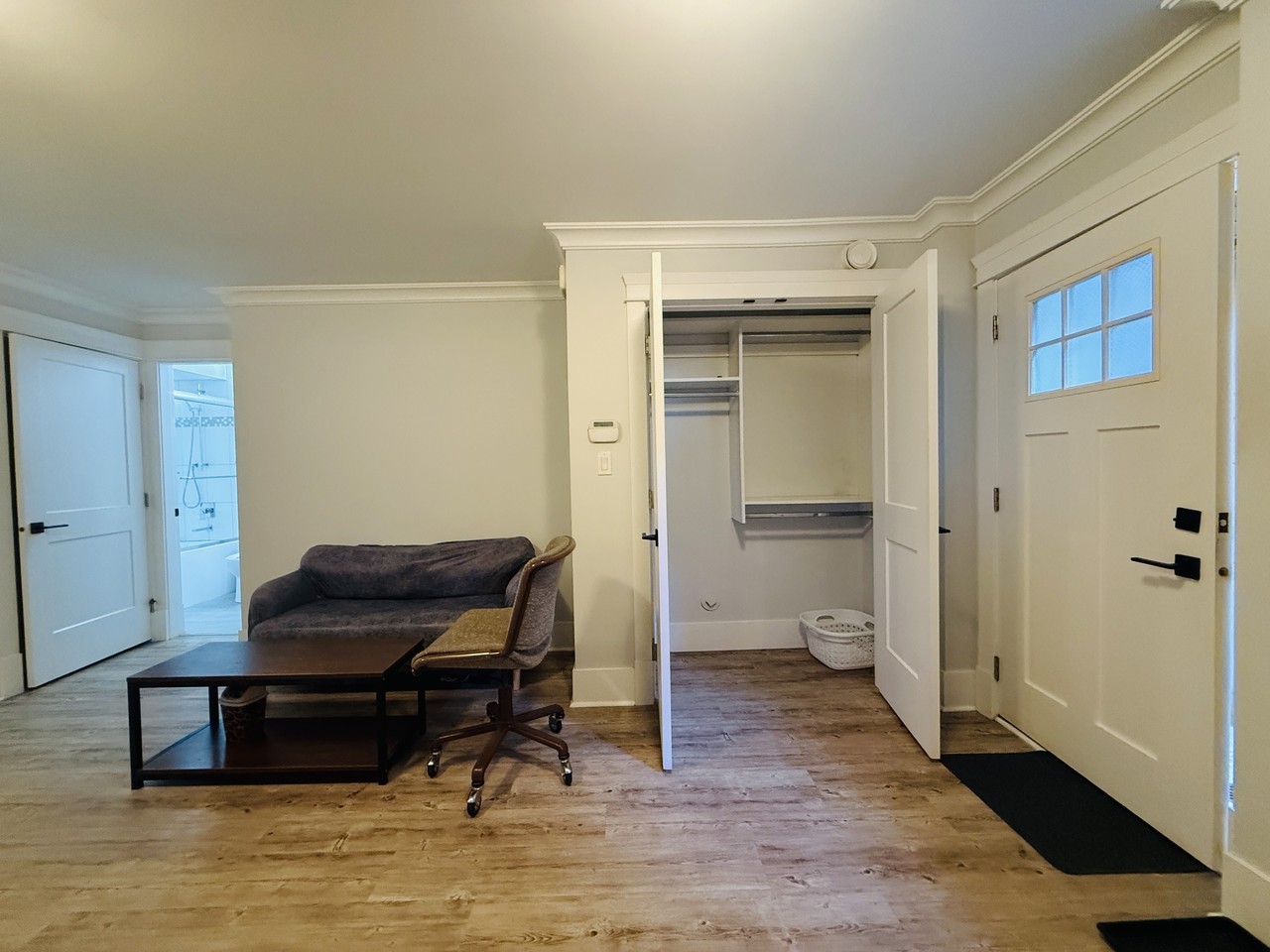 6386 Lakeview Avenue - Photo 3 of 13
