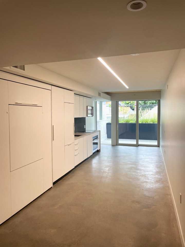 550 East Broadway #302 - Photo 4 of 11
