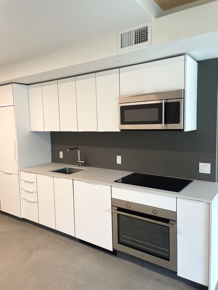 550 East Broadway #302 - Photo 3 of 11