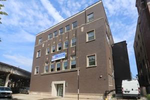 featured image of 932 W Dakin St #305