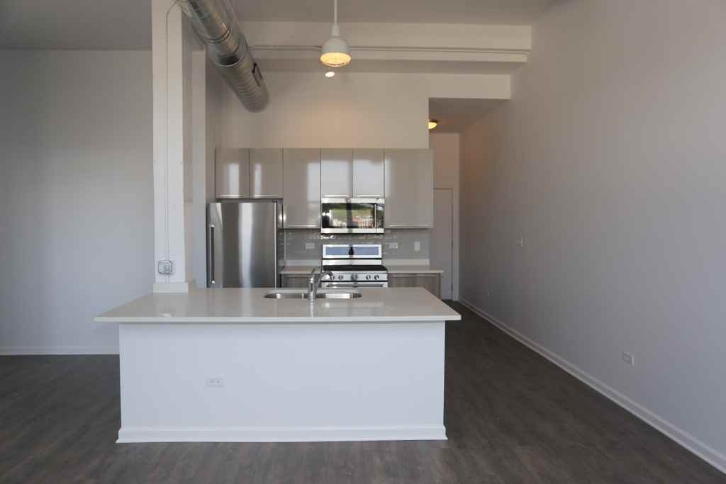 932 W Dakin St #305 - Photo 2 of 20