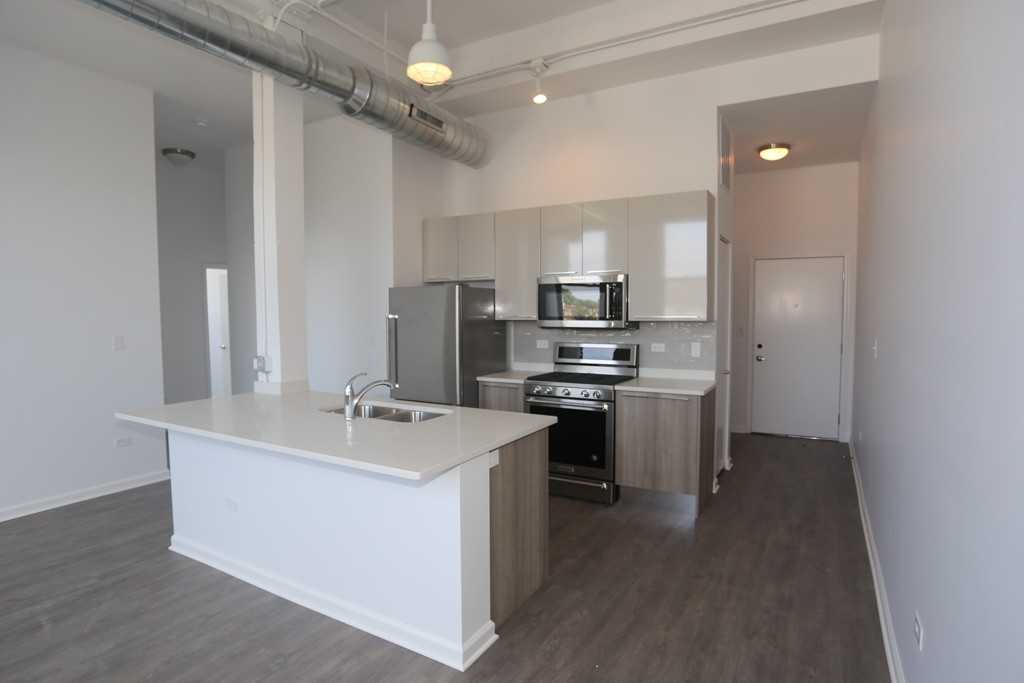 932 W Dakin St #305 - Photo 3 of 20
