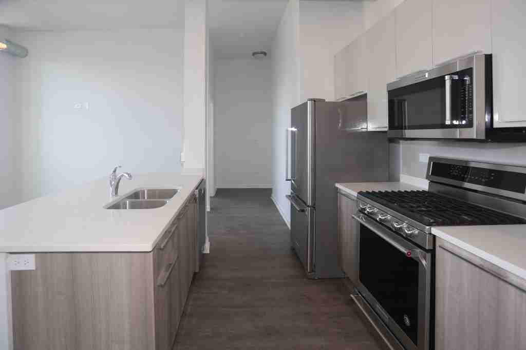 932 W Dakin St #305 - Photo 4 of 20