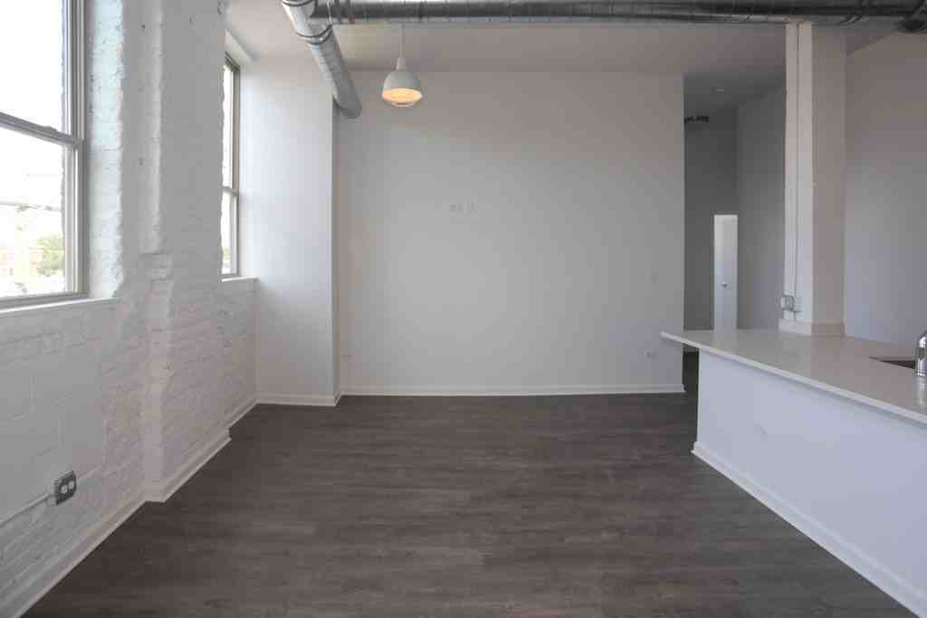 932 W Dakin St #305 - Photo 5 of 20