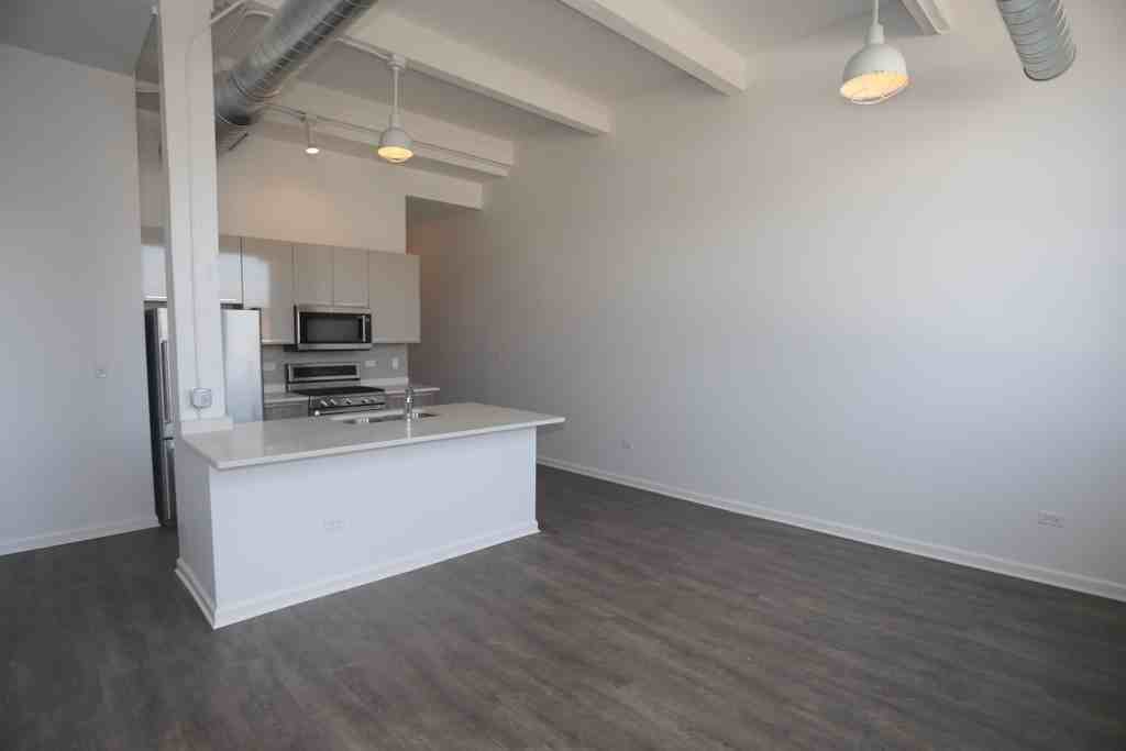 932 W Dakin St #305 - Photo 7 of 20
