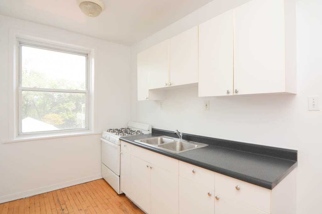3042 W Wellington Ave #2 - Photo 3 of 21