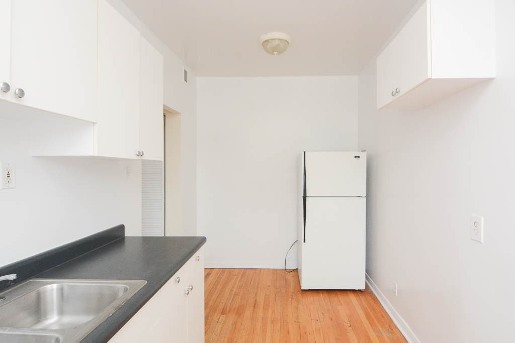 3042 W Wellington Ave #2 - Photo 4 of 21