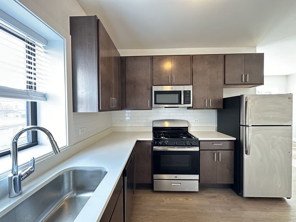 3409 W Fullerton Ave #2B - Photo 4 of 21