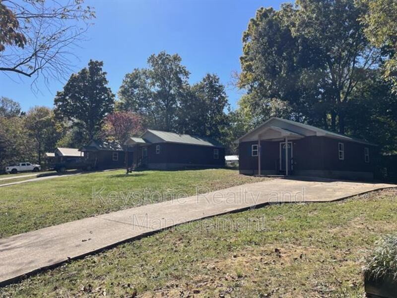 135 General Buckner Dr - Photo 2 of 7