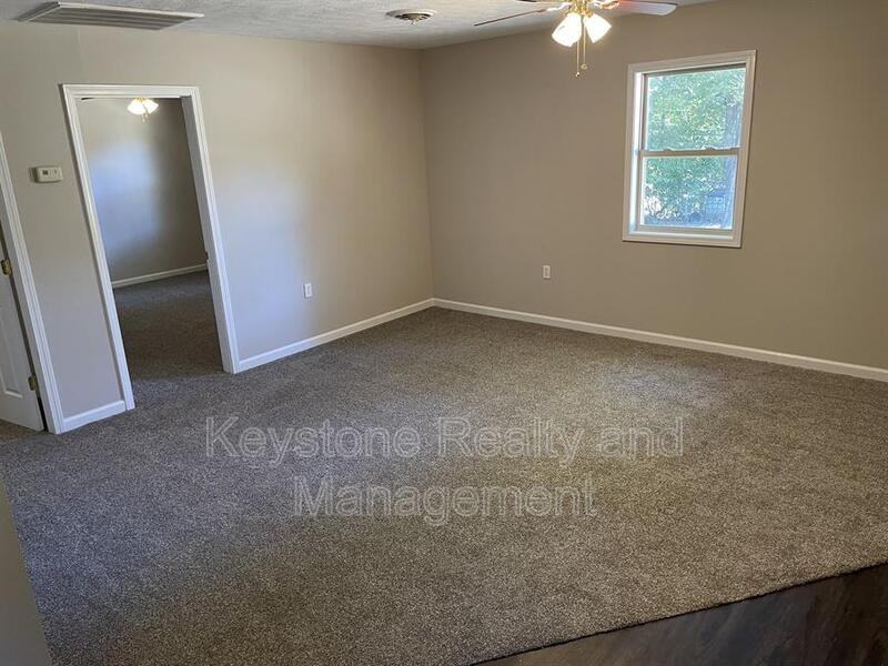 135 General Buckner Dr - Photo 3 of 7