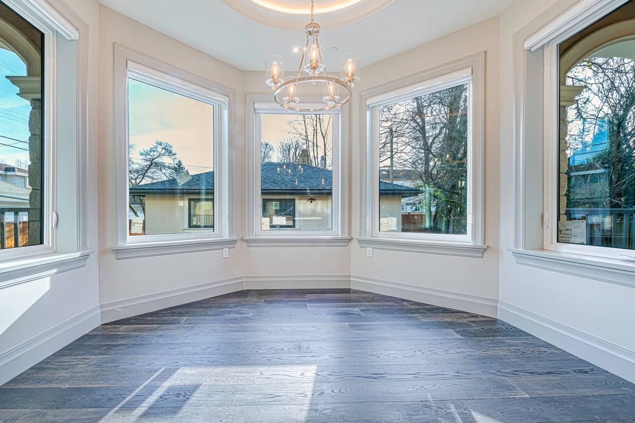 1030 Devonshire Crescent - Photo 4 of 20