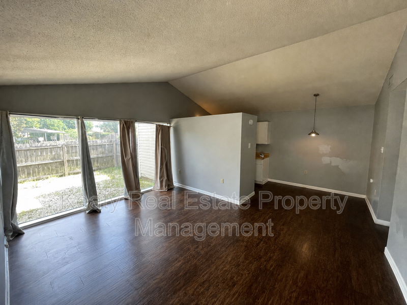 405 Fox Run Ave #2 - Photo 3 of 11