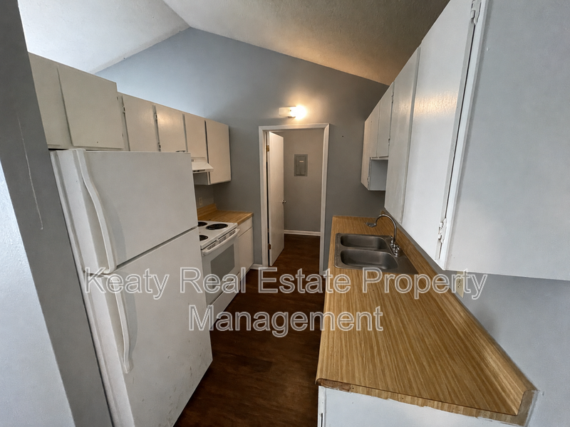 405 Fox Run Ave #2 - Photo 4 of 11