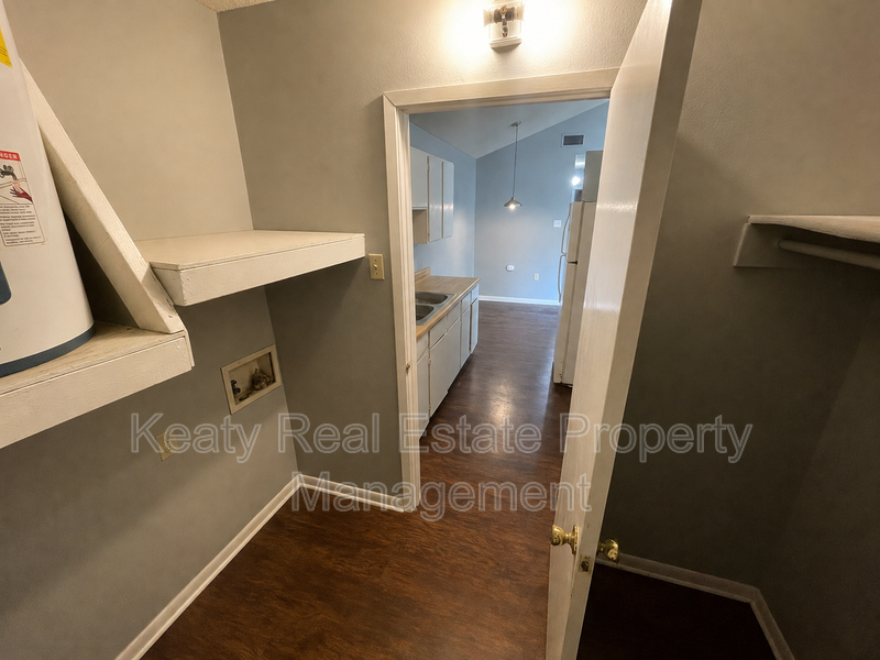 405 Fox Run Ave #2 - Photo 5 of 11