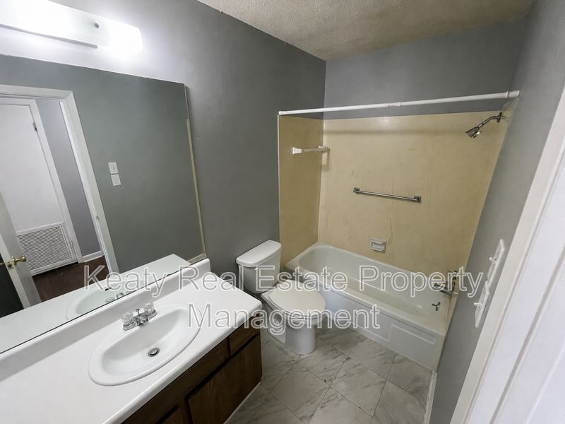 405 Fox Run Ave #2 - Photo 6 of 11