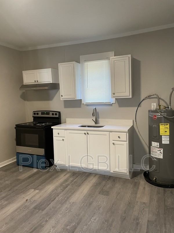 120 Burr St - Photo 4 of 7