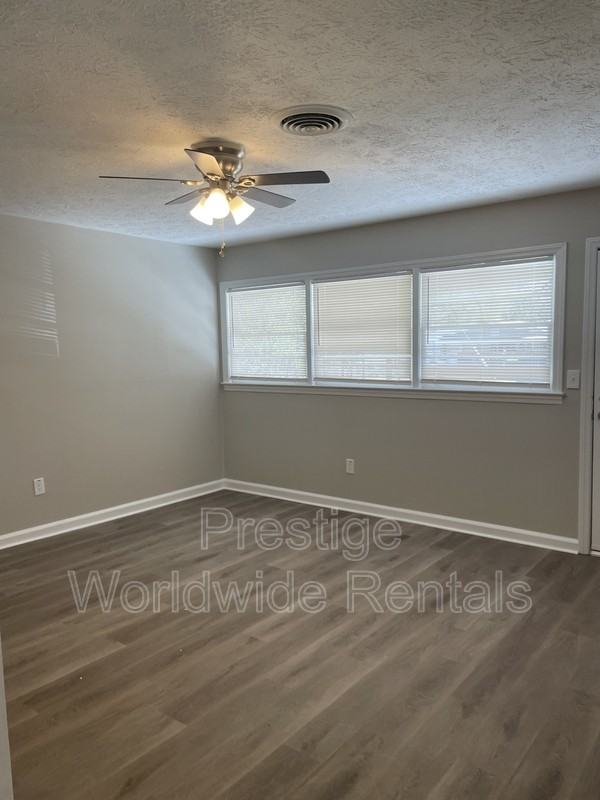 1017 Fleming Ave - Photo 6 of 9