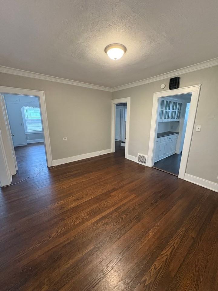 5304 Harrison St - Photo 3 of 10