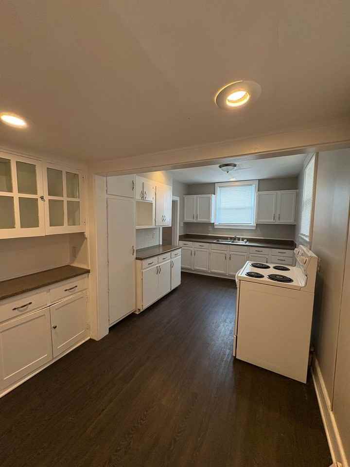 5304 Harrison St - Photo 4 of 10