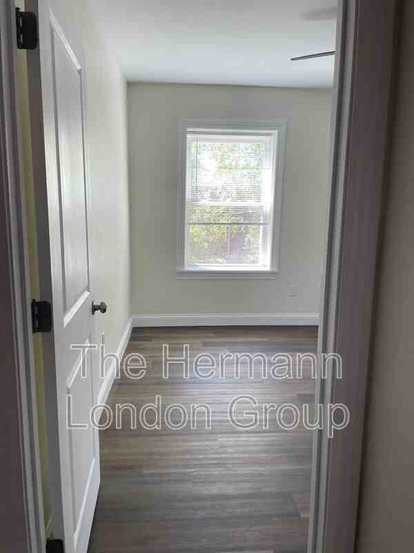 4544 Flad Ave #4544-2W - Photo 6 of 19
