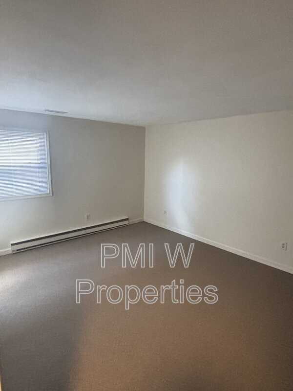 210 Pine St #13 - Photo 3 of 9