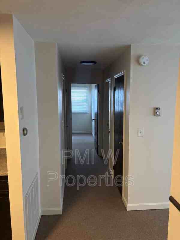 210 Pine St #13 - Photo 7 of 9