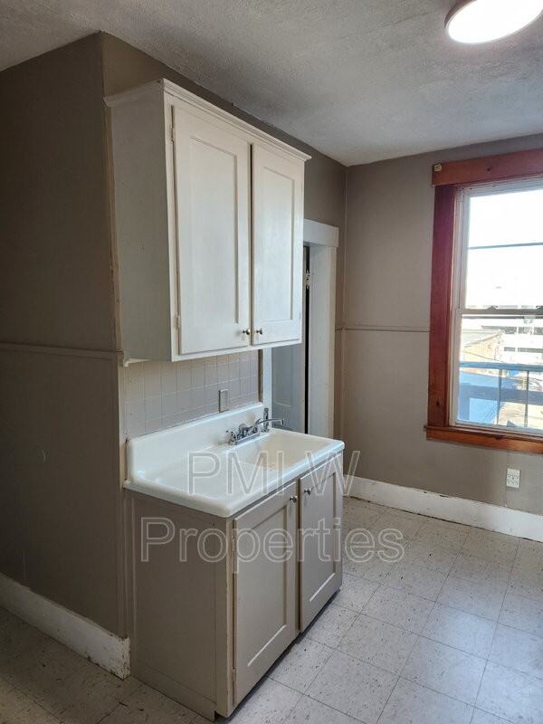 103 W Pearl St #3 - Photo 4 of 6