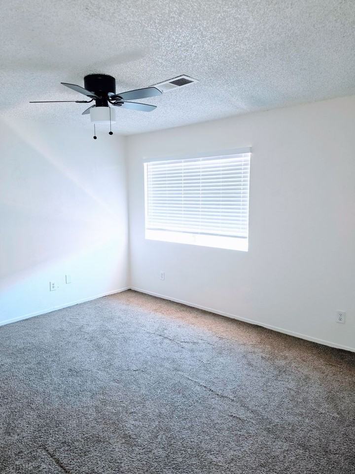 211 W. Ash St. - Photo 3 of 10