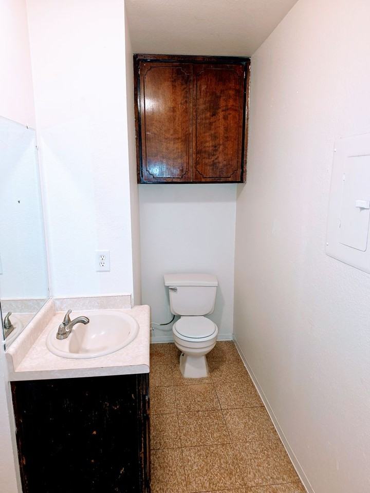 211 W. Ash St. - Photo 4 of 10