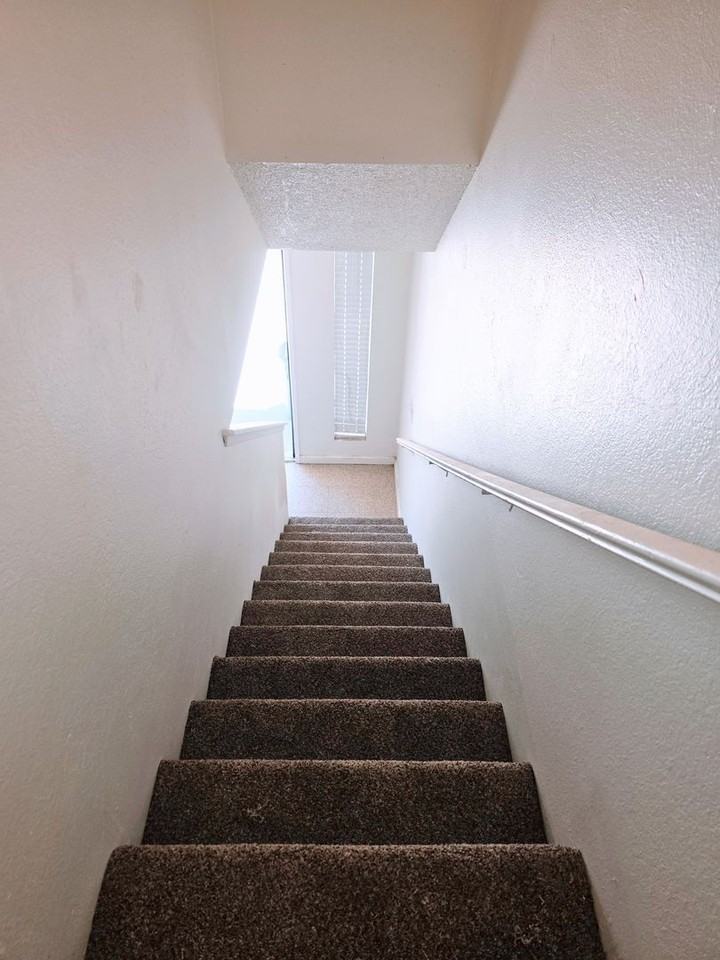 211 W. Ash St. - Photo 5 of 10