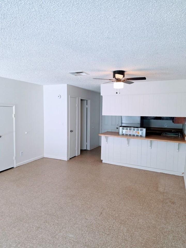 211 W. Ash St. - Photo 6 of 10