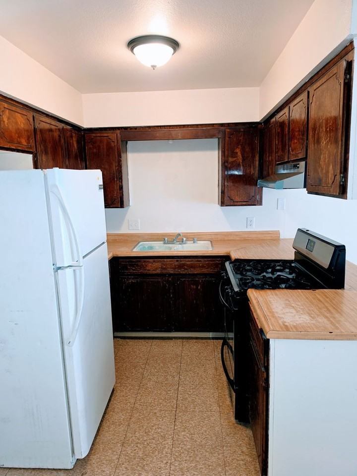211 W. Ash St. - Photo 7 of 10
