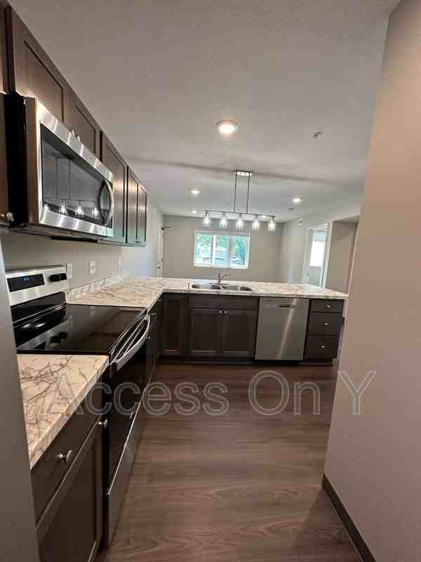 2340 Y St #8 - Photo 4 of 13