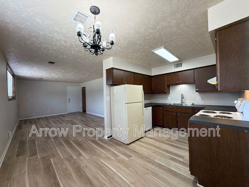 601 N 4th St - Photo 2 of 15