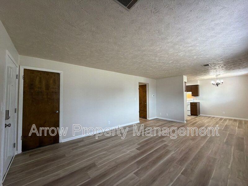 601 N 4th St - Photo 3 of 15