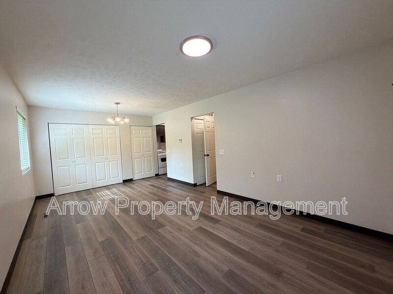 455 Lincoln St - Photo 2 of 8