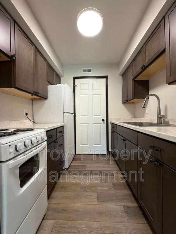455 Lincoln St - Photo 3 of 8