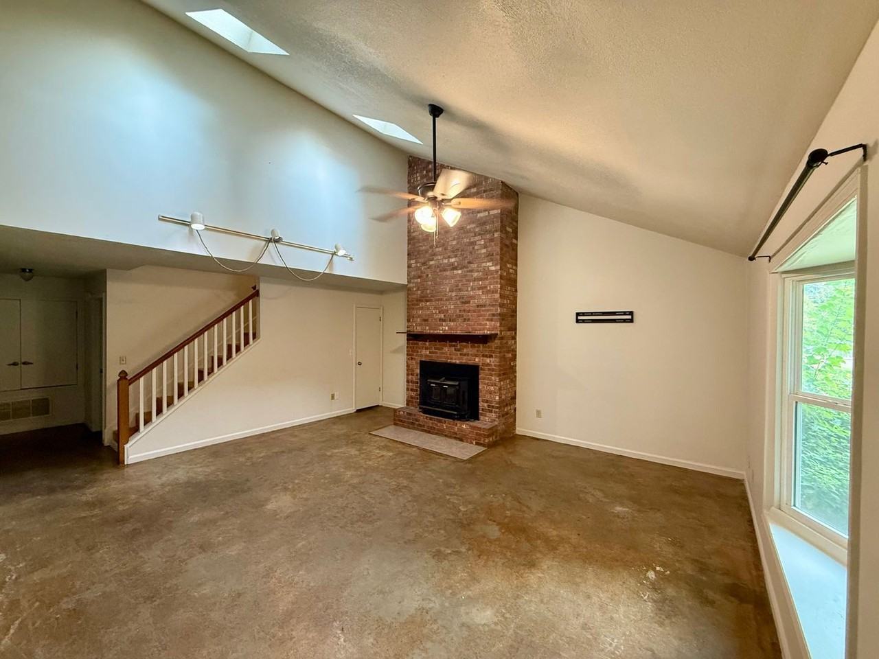 1401 Elmdale - Photo 2 of 19