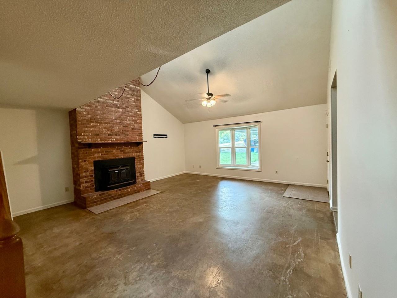 1401 Elmdale - Photo 3 of 19