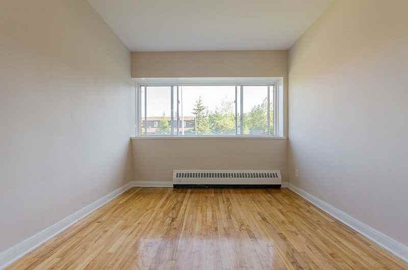 236 Jogues Street - Photo 6 of 10
