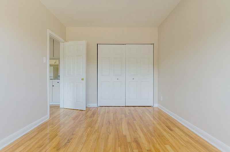 236 Jogues Street - Photo 5 of 10