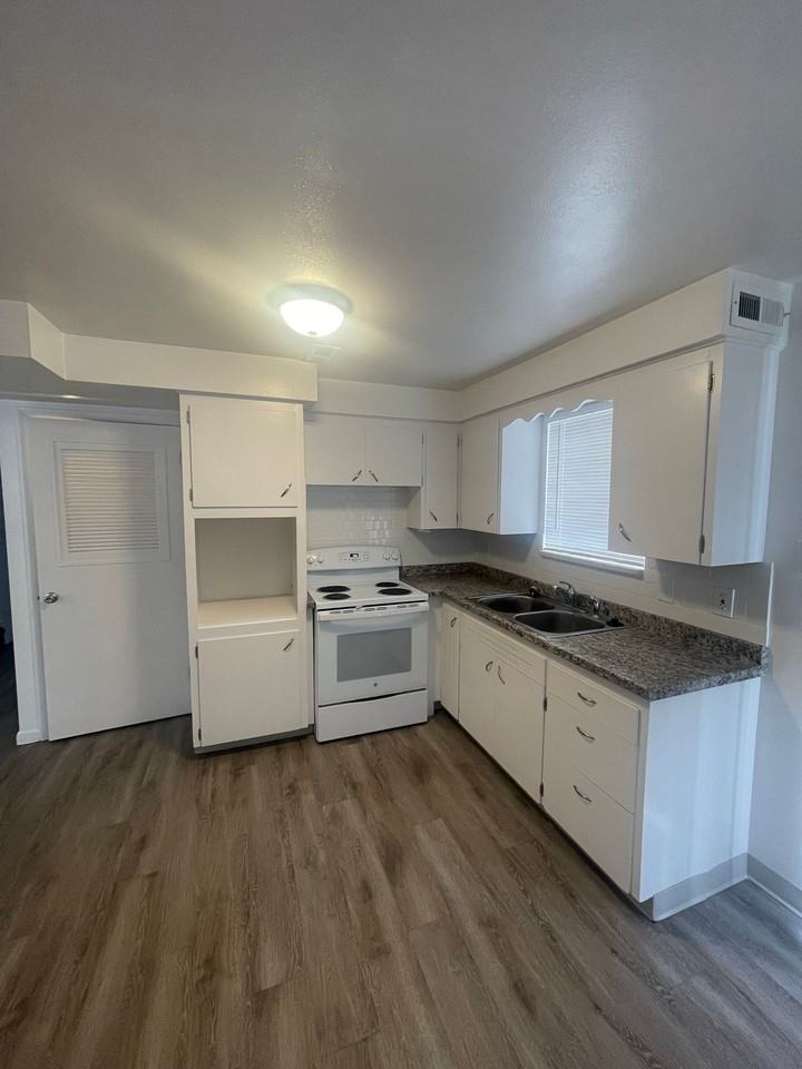 1113 W Arroyo Ave - Photo 3 of 8