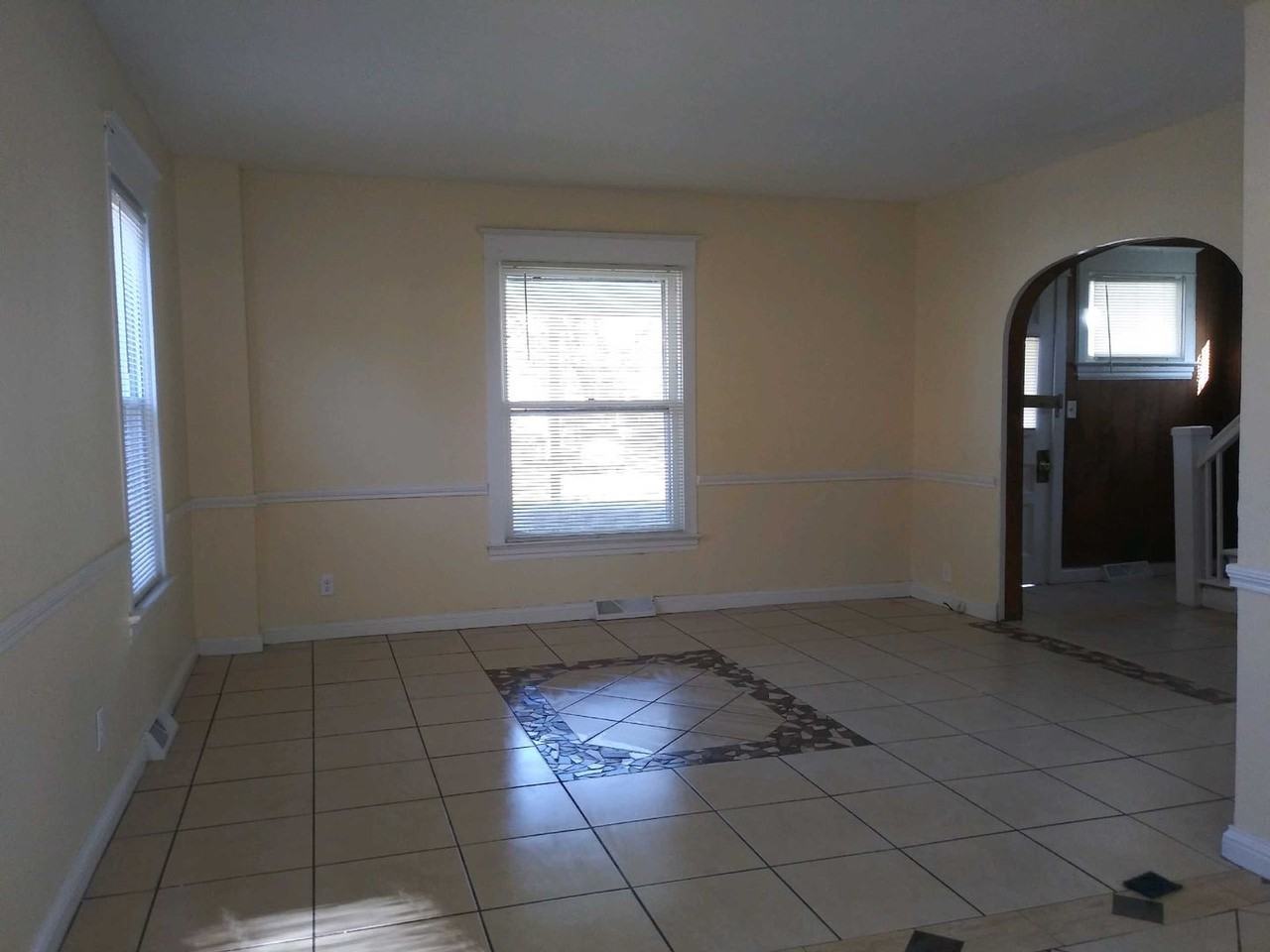 1307 Jackson St - Photo 2 of 8