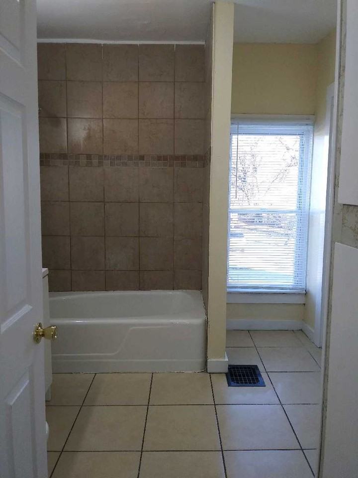 1307 Jackson St - Photo 7 of 8