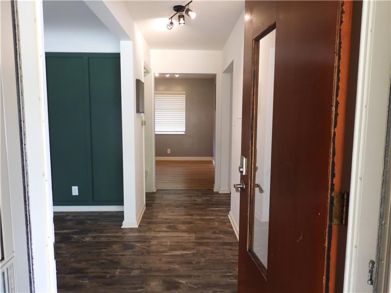 303 Birchwood Dr - Photo 3 of 42