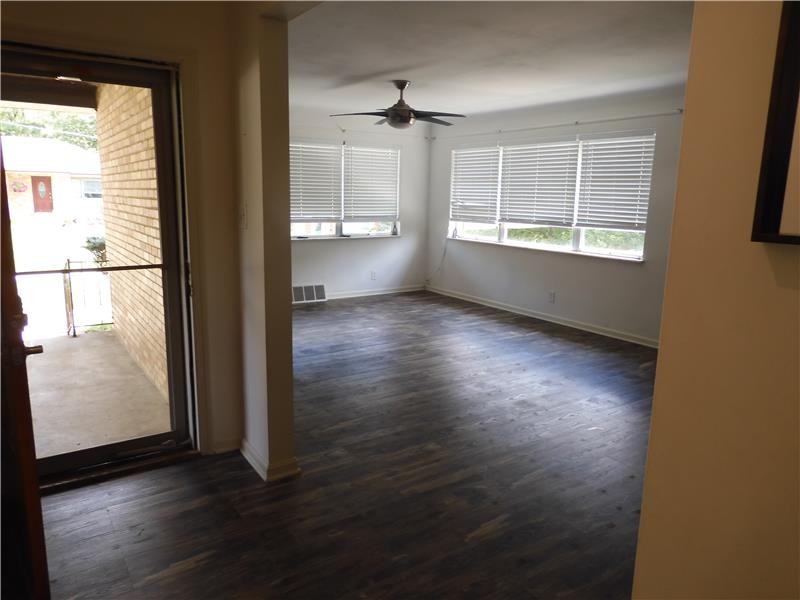 303 Birchwood Dr - Photo 4 of 42