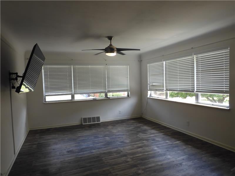 303 Birchwood Dr - Photo 5 of 42